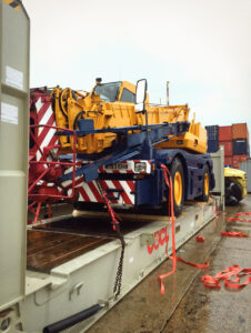 Crane on Flat Rack Shipping Container